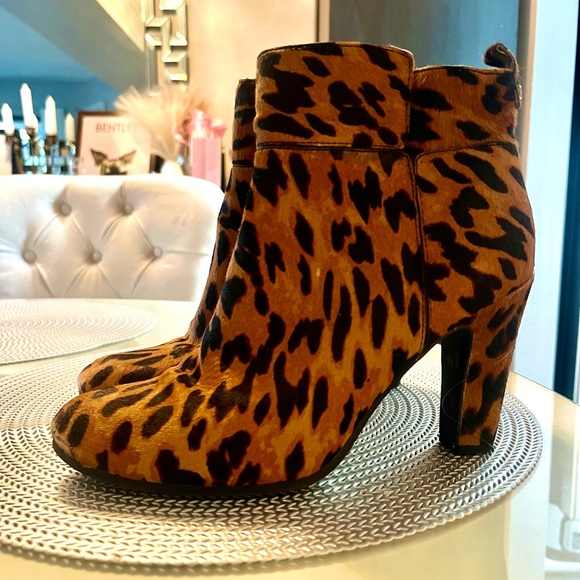 SAM EDELMAN Sianna Leopard Cheetah Calf Hair Booties Heeled Ankle Boots 8 - Picture 1 of 6